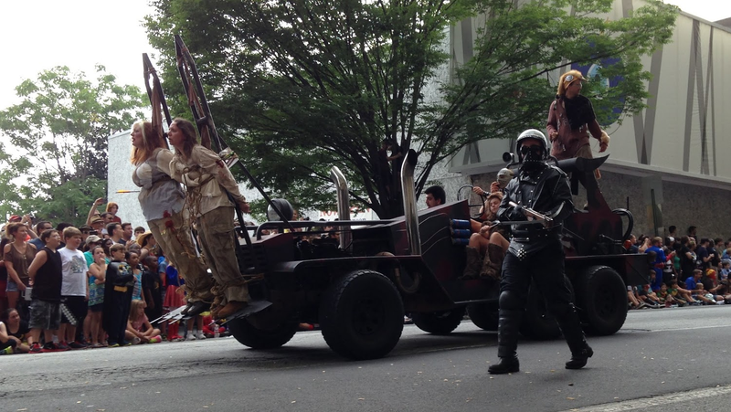 Illustration for article titled Vehicles Of The 2013 DragonCon Parade - Photo Dump
